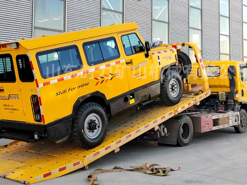 荷载10人井下无轨人员运输车发往湖北