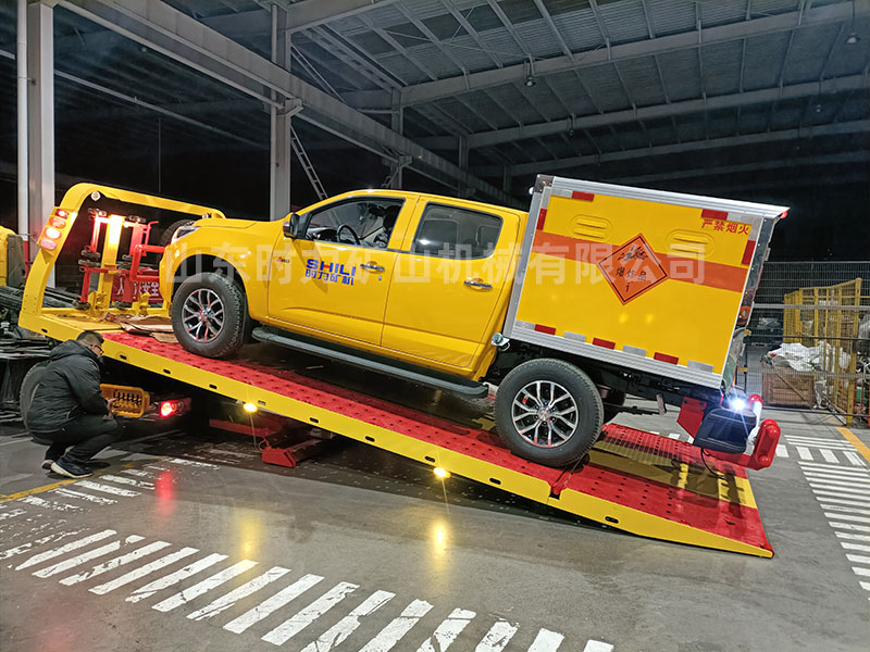 FCB-1无轨爆破器材运输车发往河南