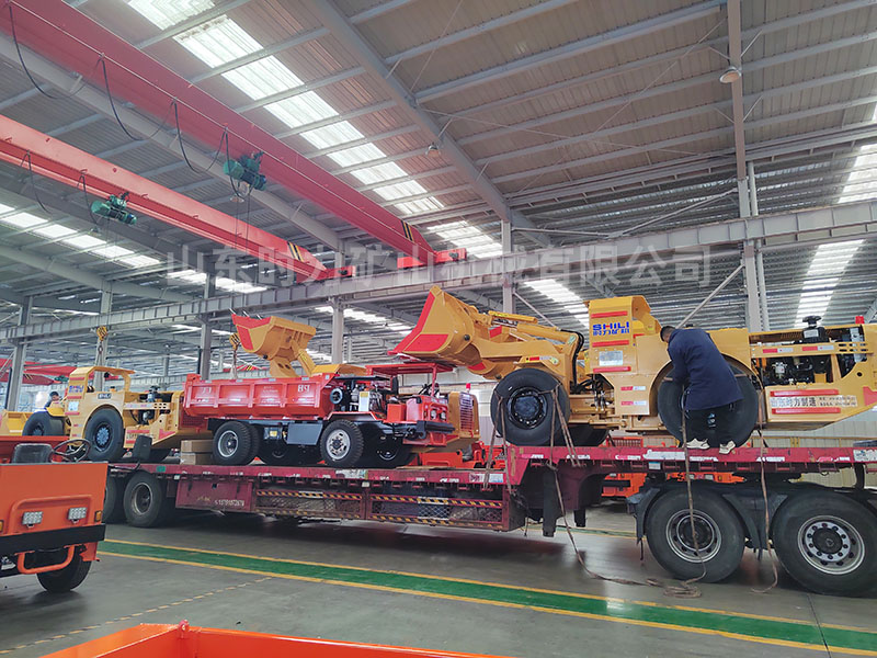 4台1方内燃铲运机、2台5吨井下矿山车发往四川